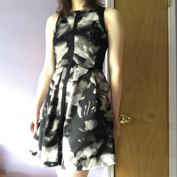 High Necked Dress - Picture 3 of 5